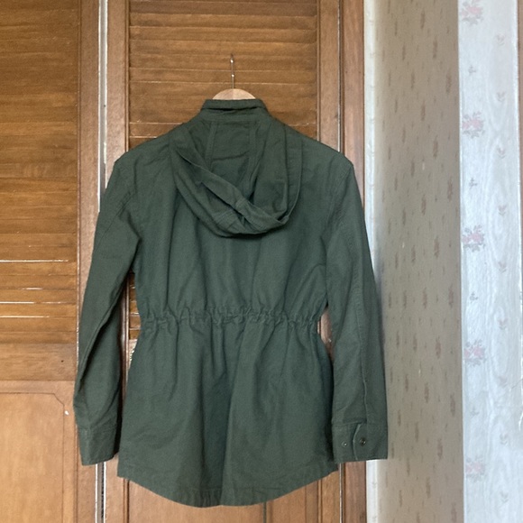 Universal Threads - Picture 3 of 5